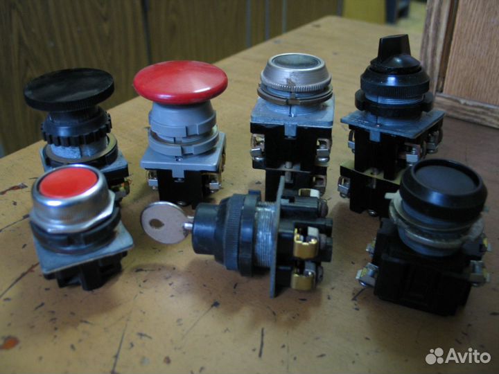 Кнопки, переключатели, тумблеры