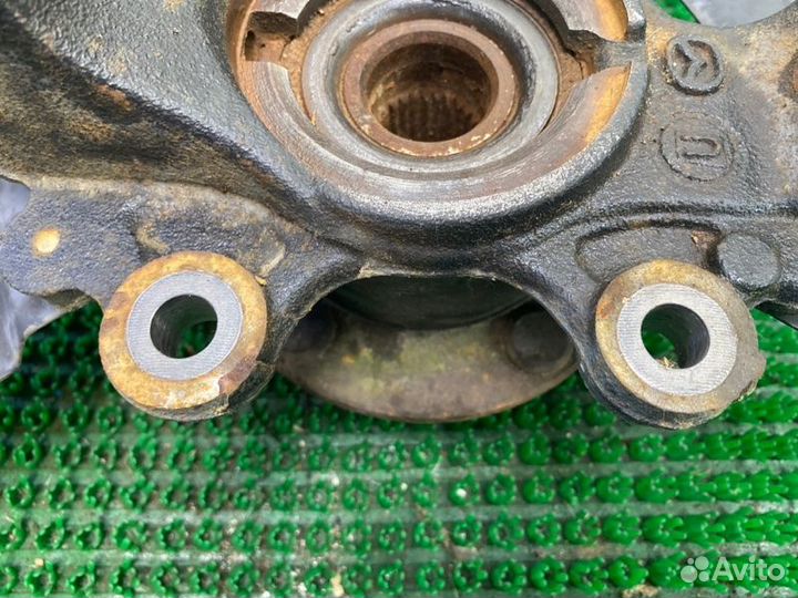 Кулак поворотный передний правый Mazda 3 BL Z6VE