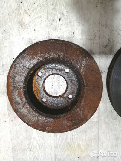 Диск тормозной передний Nissan Primera P11