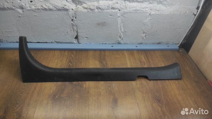 Накладка на порог салона передняя правая Nissan