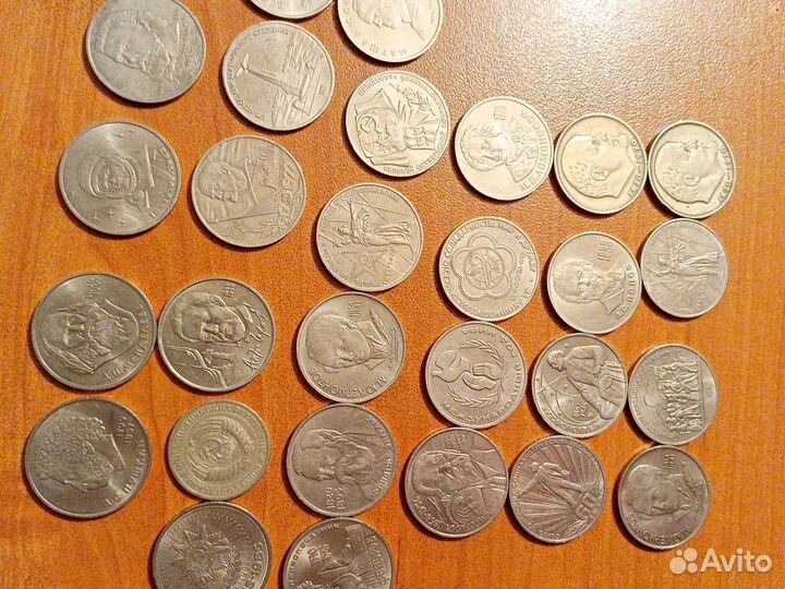 Продам юбилейные монеты (1 рубль.5 рублей)