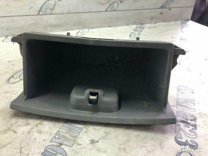 Бардачок торпедо Toyota noah