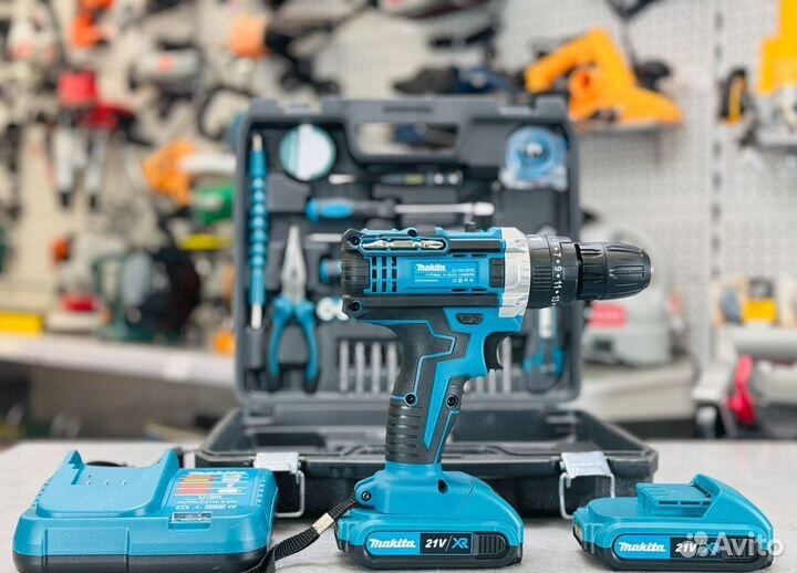 Шуруповерт Makita + инструменты