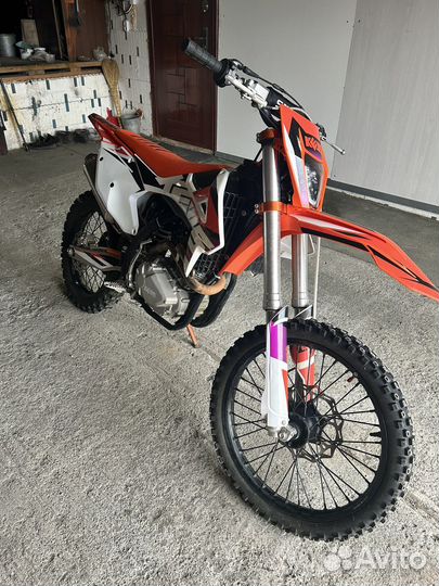 Кроссовый kews