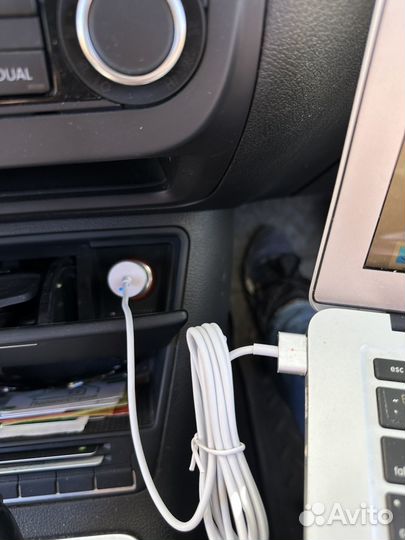 Автомобильная зарядка для MacBook
