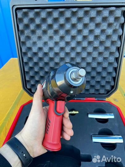 Пневмогайковёрт ударный с головками 1 300 Нм