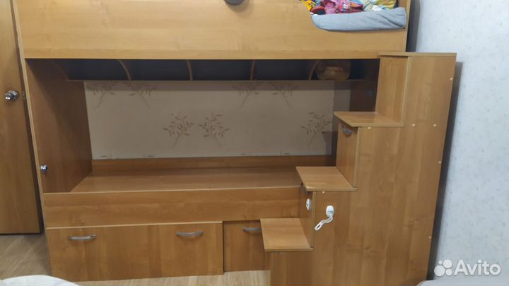 Двухъярусная кровать с лестницей с ящиками