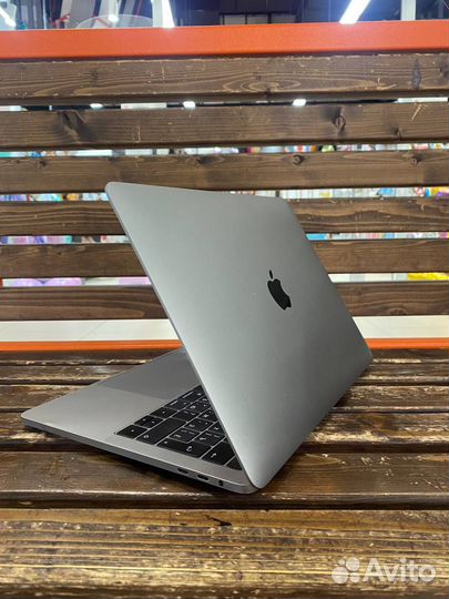 Apple MacBook Pro 13 2017 touch bar