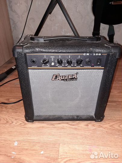 Продам гитарный комбо Cruzer CR-10G