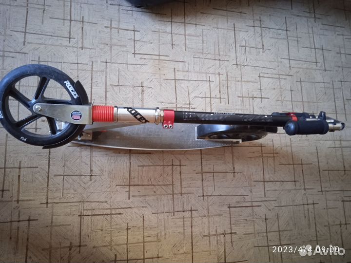 Самокат городской взрослый Roces 200