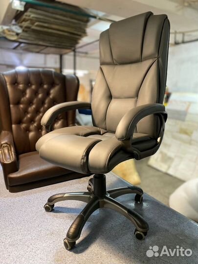 Офисное кресло