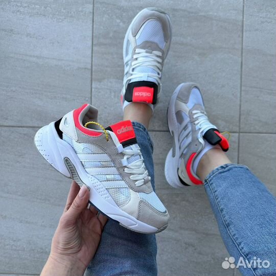 Кроссовки adidas женские