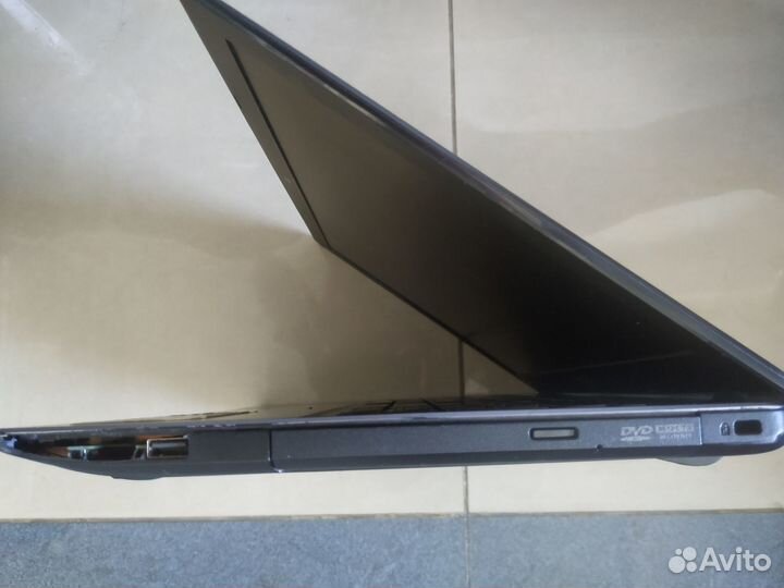 Ноутбук Asus X550L есть повреждения