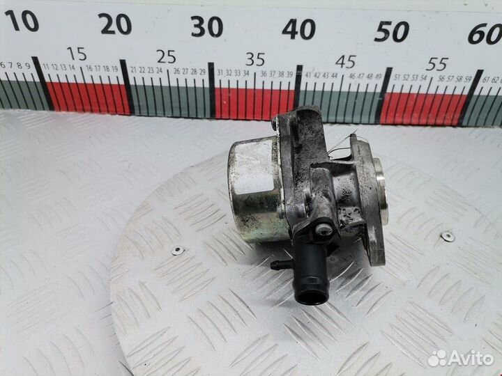 Насос вакуумный Renault Megane 2 рест. 2010