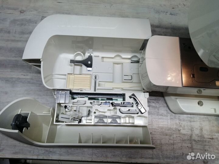 Швейно-вышивальная машина juki hzl-010+EM3 Япония