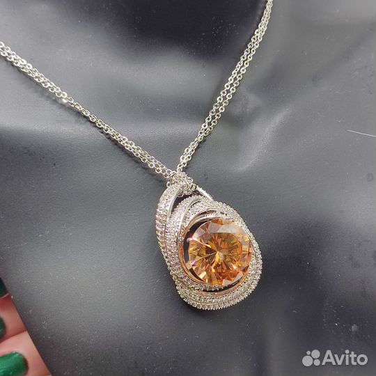 Роскошный кулон с цепочкой шампань