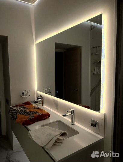 Прямоугольное «парящее» зеркало с LED подсветкой