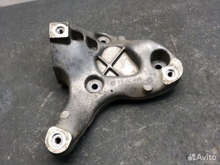 Кронштейн компрессора Skoda Octavia A5 BSE 2011