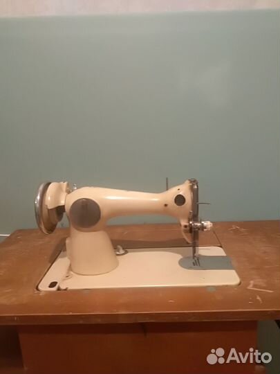Продам швейную машинку