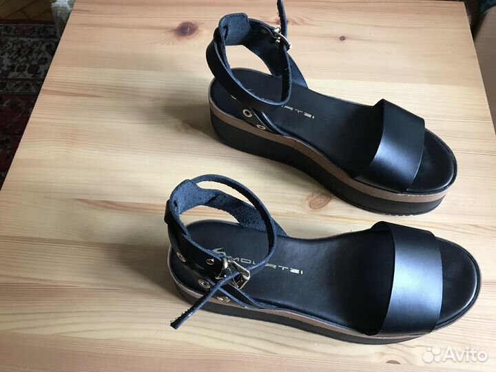 Продаются босоножки женские