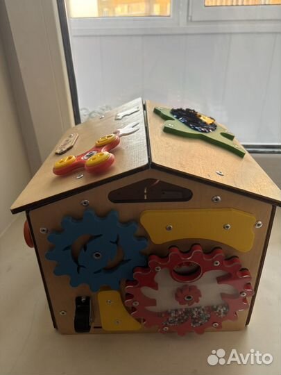 Бизиборд домик