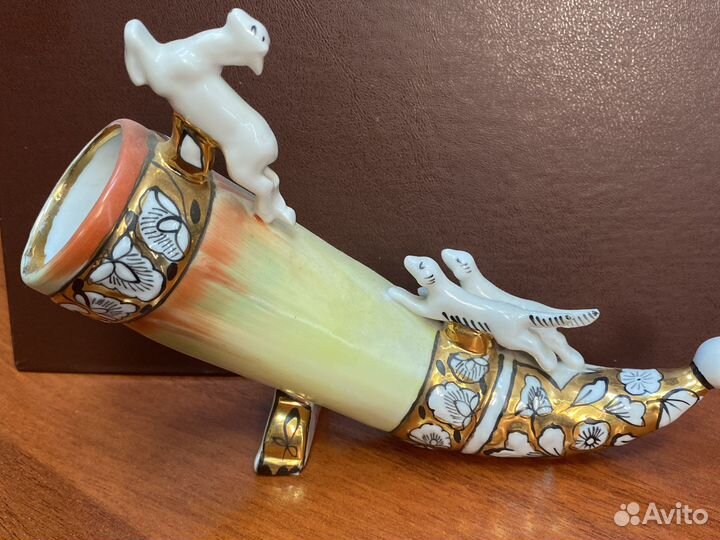 Фарфоровая статуэтка Рог охотника