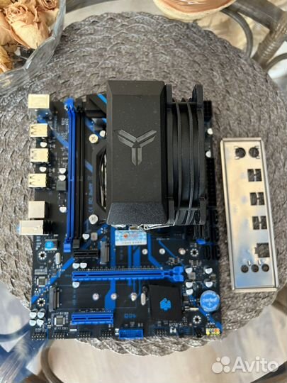 Материнская плата с процессором