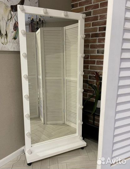 Зеркало гримерное