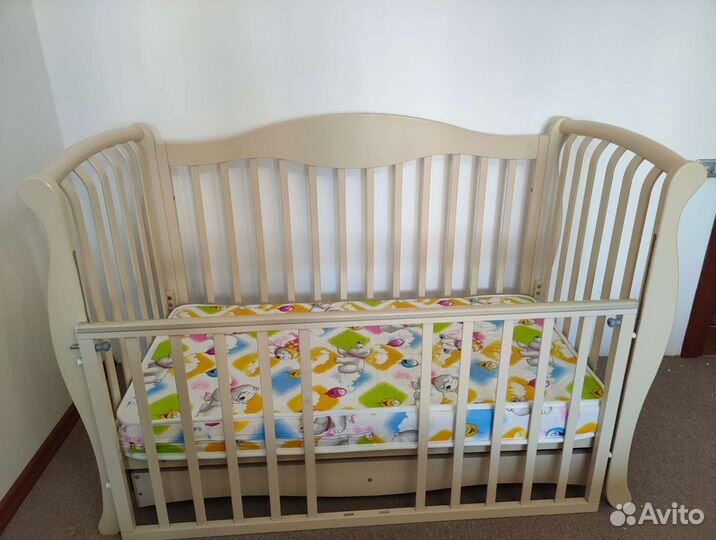 Детская кроватка