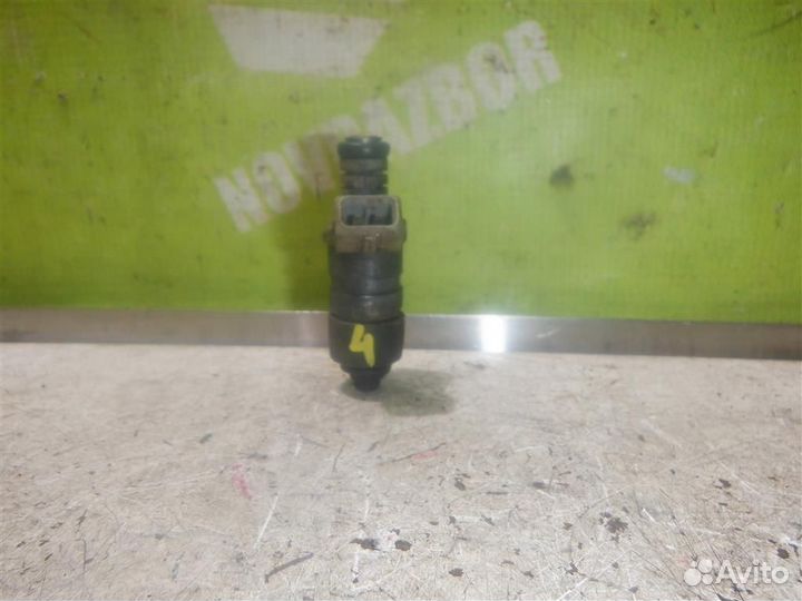 Форсунка инжекторная Фольксваген Пассат Б3