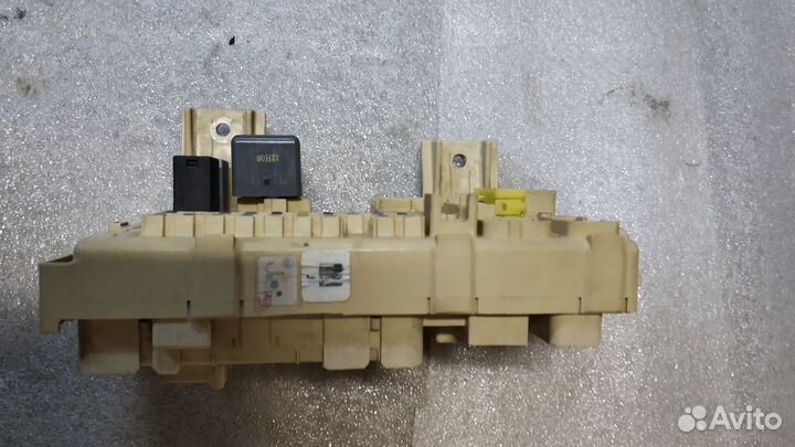 Блок предохранителей на Toyota avensis 2