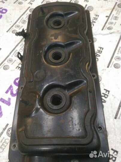 Клапанная крышка левая Volkswagen Passat B5 2.5