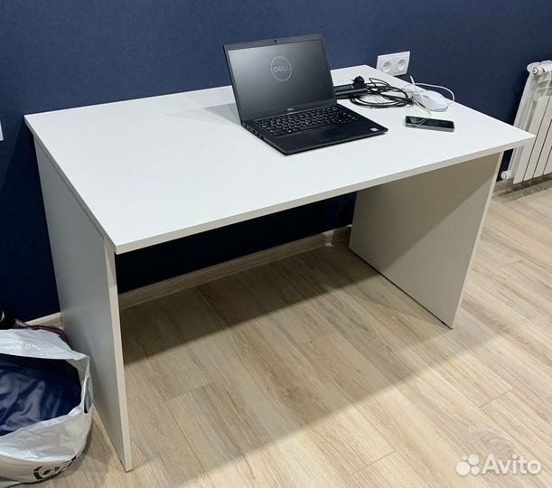 Письменный стол белый