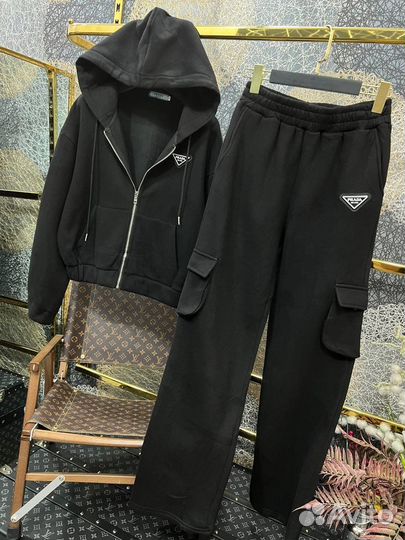 Спортивный костюм и жилетка