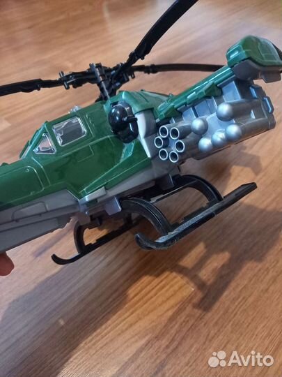 Вертолет военный игрушка