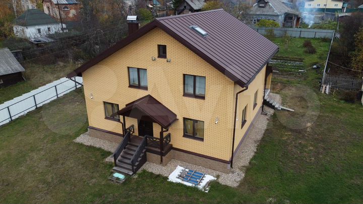 Дом 218 м² на участке 89 сот.