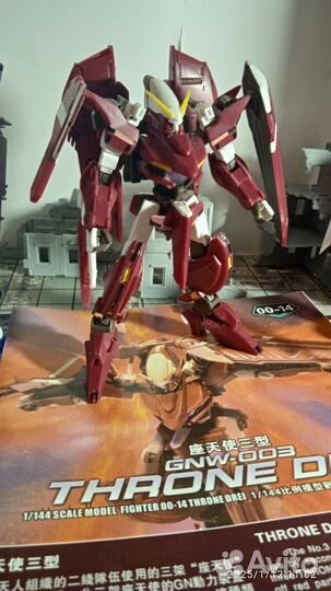 Фигурки Gundam, собранные