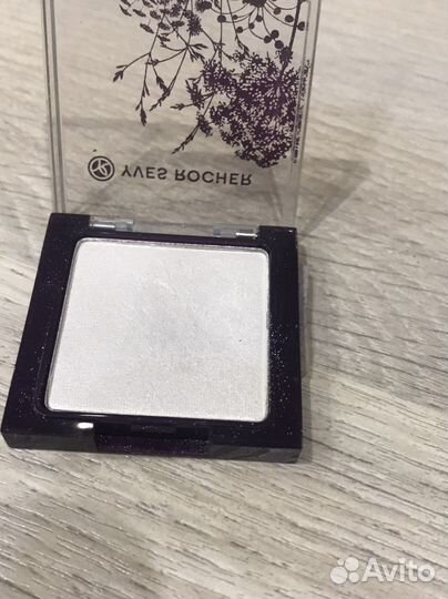 Тени для век