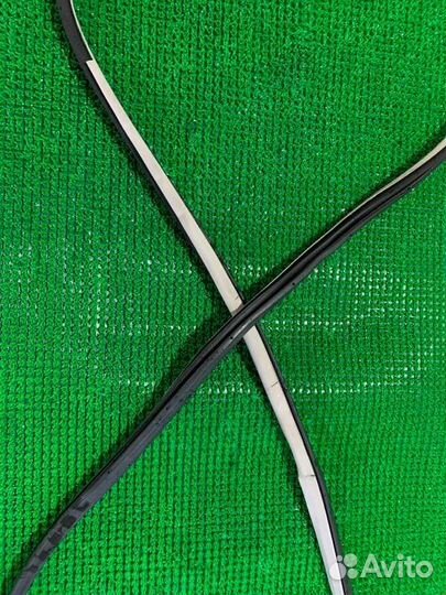 Уплотнитель дверного проема прав. перед. Nissan Pa