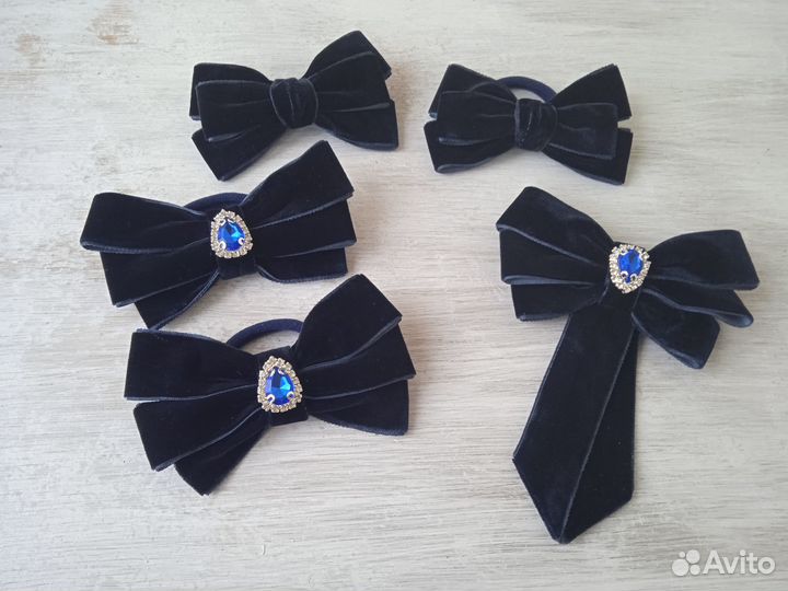 Школьные бантики и брошь