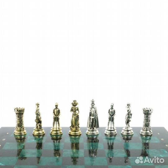 Шахматы «Средневековые рыцари» из змеевика