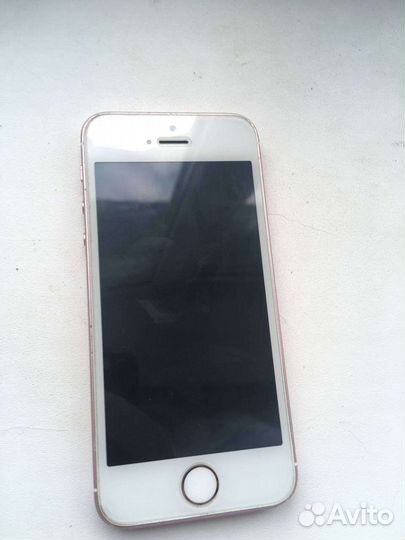 Телефон iPhone se 2016