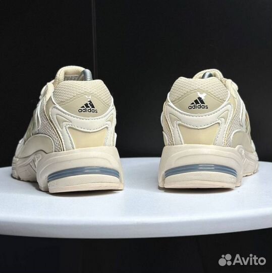 Кроссовки Adidas Response CL beige