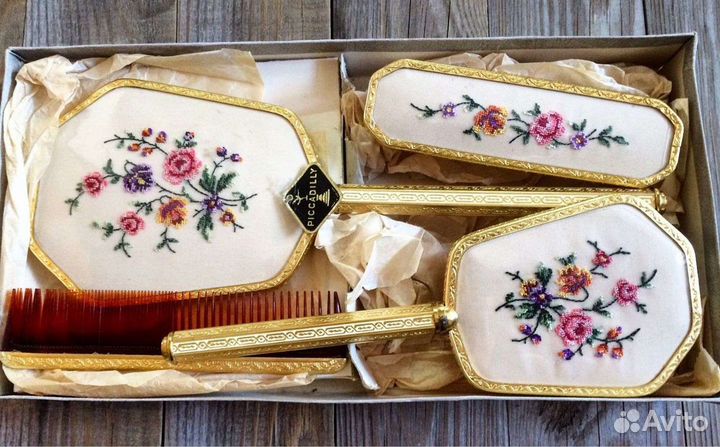 Туалетный набор. Вышивка Petit Point