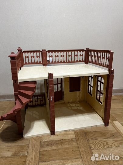 Домик с мебелью доя кукол