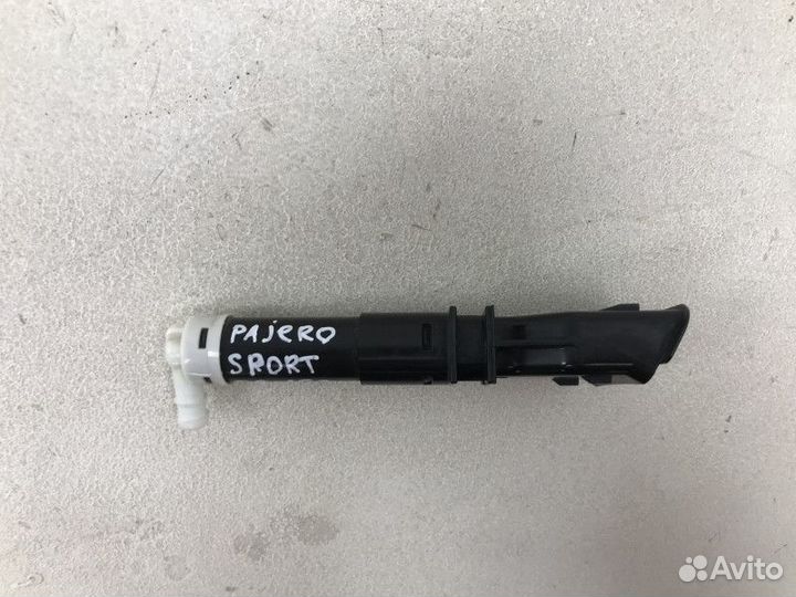 Форсунка омывателя фары левая Mitsubishi Pajero 4
