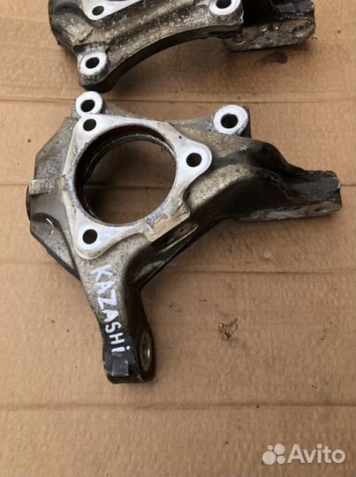 Suzuki Kizashi кулак поворотный передний