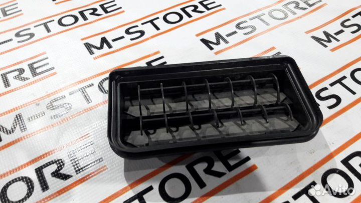 Решетка вентиляционная задняя Volkswagen Passat B6