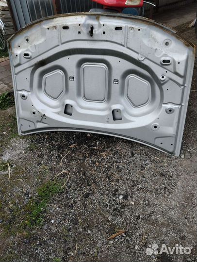 Капот на Рено Дастер