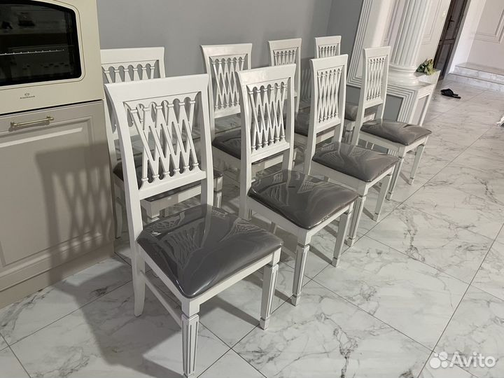 Деревянные хорошего качества стулья 8штук